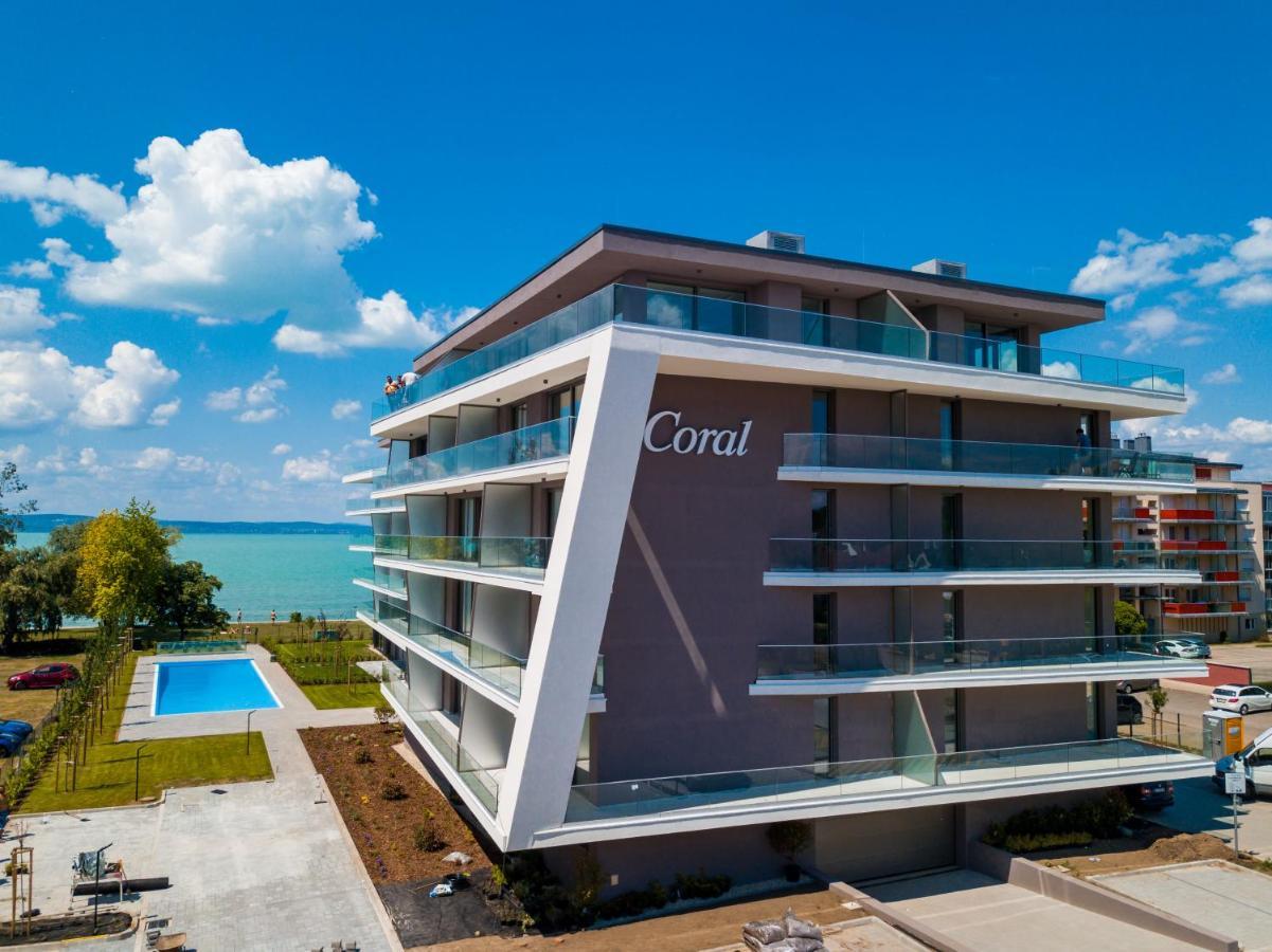 Myflat Coral 61 Luxury Apartment Сиофок Екстериор снимка